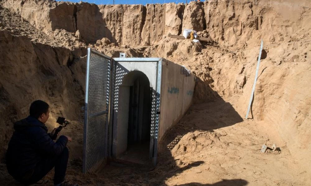 Οι Κούρδοι σκάβουν χαρακώματα και σήραγγες κατά μήκος των συνόρων